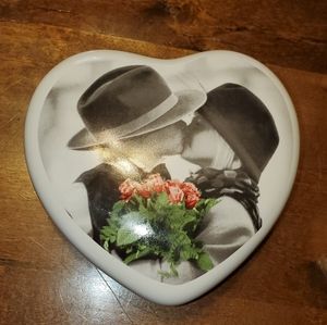 Kim Anderson Verkerke C&L GMBH- FIGI Graphics-Heart Music box.